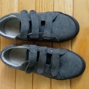 Boys size 3 sneakers